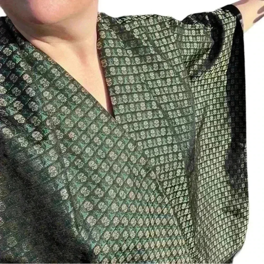 Unique fringed wrap cape with metallic green & gold indigenous figures OSFM - Picture 7 of 7